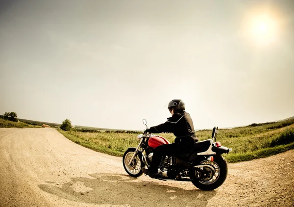 Biker on the road against the sky — Stock Photo, Image