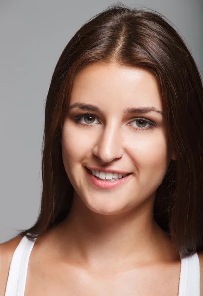 Portrait of a young smiling girl — Stock Photo, Image