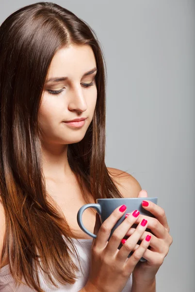 Portrait of a girl with cup of tea — Stock Photo, Image