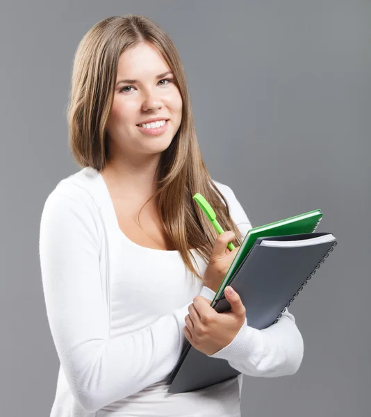 Lässig gekleidete Gymnasiastin — Stockfoto