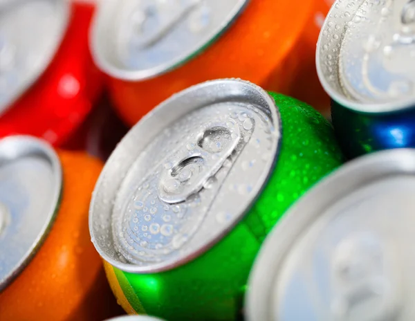 Latas de bebidas doces (ou cerveja ) — Fotografia de Stock