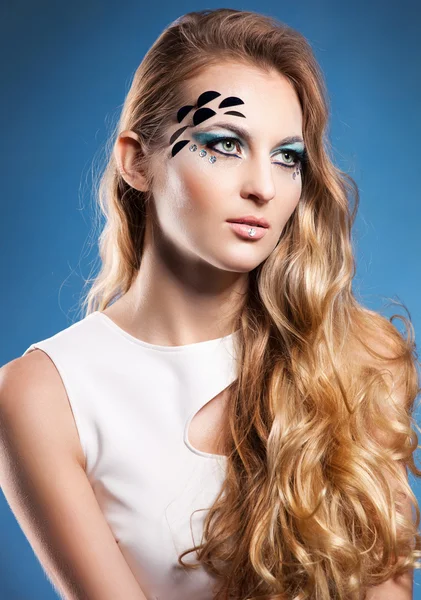 Porträt der schönen blonden Mädchen mit Make-up — Stockfoto