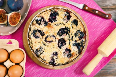 taze ev yapımı İncirli pasta pişmiş