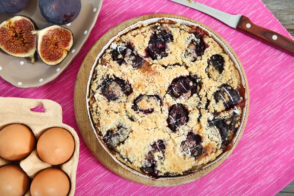 Frisch gebackener hausgemachter Feigenkuchen — Stockfoto