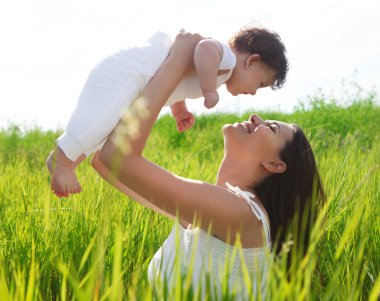 mutlu anne ve küçük kızı