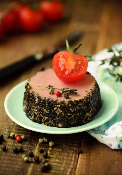 Tasty duck pate appetizer with fresh herbs — Stock Photo, Image