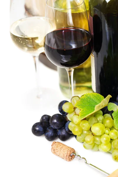 Glasses of white and rose wine and grapes over white — Stock Photo, Image