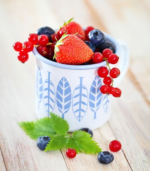 Delicious fresh fruits in the white and blue cup — Stock Photo, Image