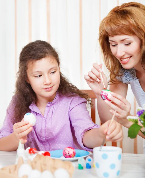 Mother and daughter eating cereal and fruit — Stock Photo, Image