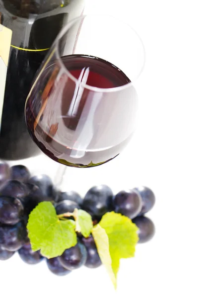 Glas Rotwein isoliert auf weiß — Stockfoto