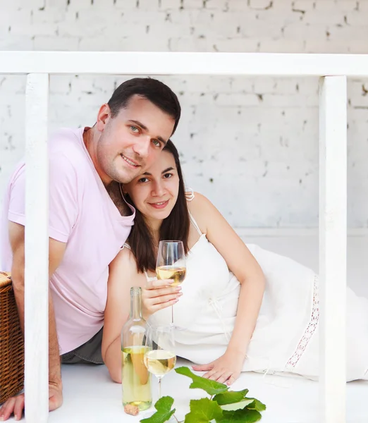 Happy couple enjoying a glasses of white wine — Stock Photo, Image