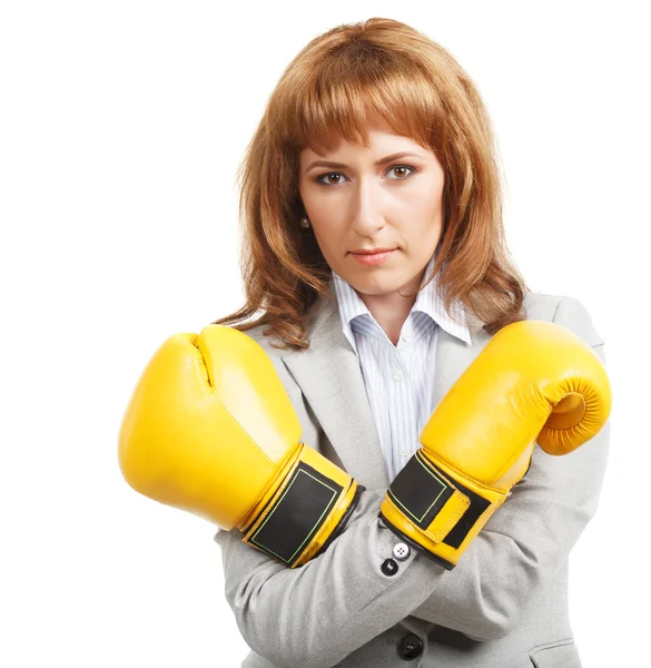 Mulher de negócios usando luvas de boxe — Fotografia de Stock