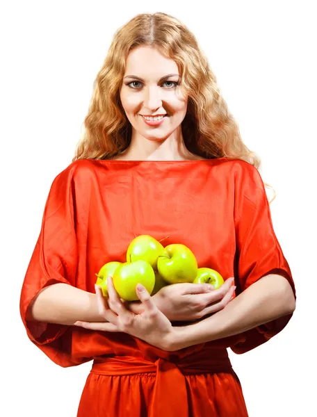 Femme en rouge tenant des pommes dans ses mains — Photo