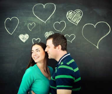 gülümseyerek mutlu bir aile ile bir yaşındaki kız bebek