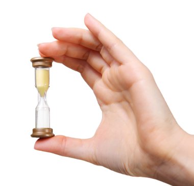 kum saati tutan kadın eli yakın çekim