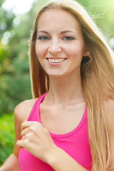 Sport fitness giovane donna — Foto Stock