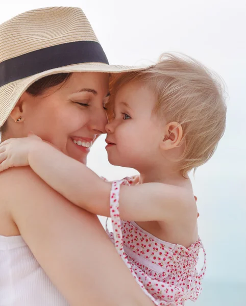Portrait of mother holding her bay girl at beach — Stock Photo, Image