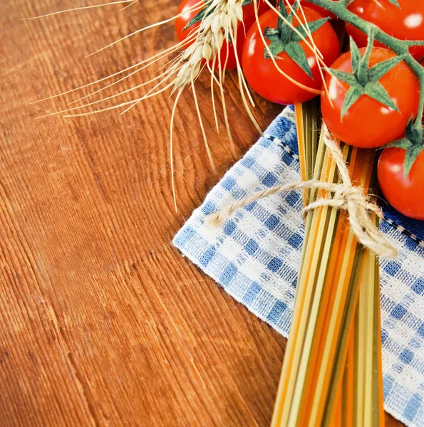Italian Pasta with cooking ingredients — Stock Photo, Image