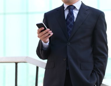 el bir cep telefonu ile işadamı kapatmak