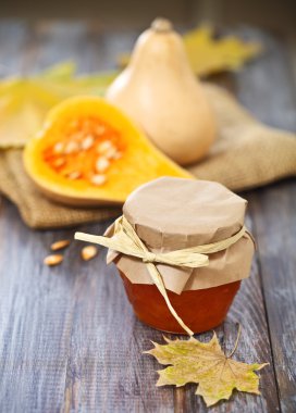 kabaklar, reçel, fındık ve sepet elma ve