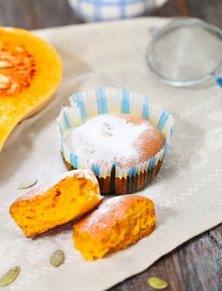 Pompoen muffins met zaden en pompoen — Stockfoto