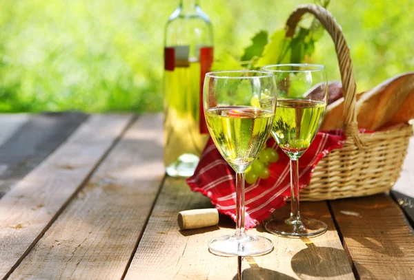 Cheese, grapes, bread and two glasses of the white wine — Stock Photo, Image