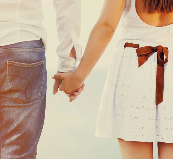 Couple holding hands walking away — Stock Photo, Image