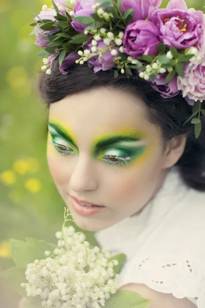 Retrato de primavera de una joven — Foto de Stock