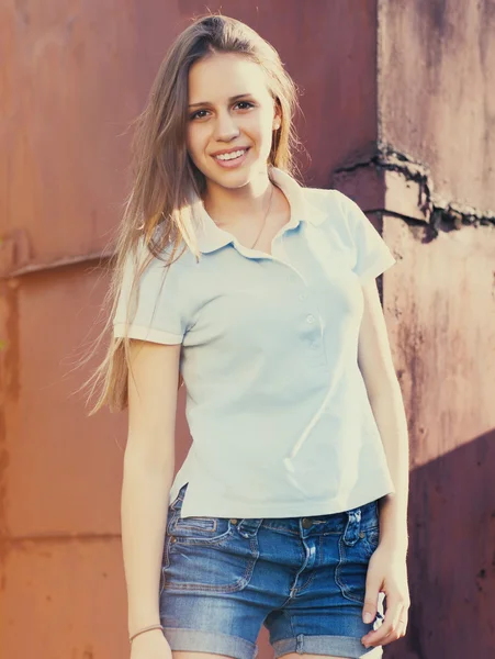 Portrait of a beautiful happy teen girl — Stock Photo, Image