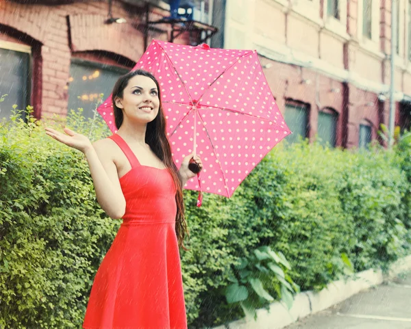 Portrait of beautiful young girl walking with umbrella — Stock Photo, Image
