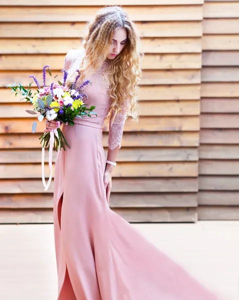 Bride holding the wedding bouquet with succulent flowers — Stock Photo, Image