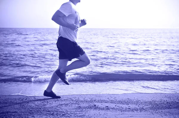 Jovem Correr Praia Pôr Sol Cor 2022 Ano Muito Peri — Fotografia de Stock