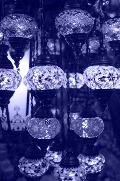 Tradycyjne Lampy Tureckie Vintage Jasnym Tle Nocy Kolor 2022 Rok — Zdjęcie stockowe