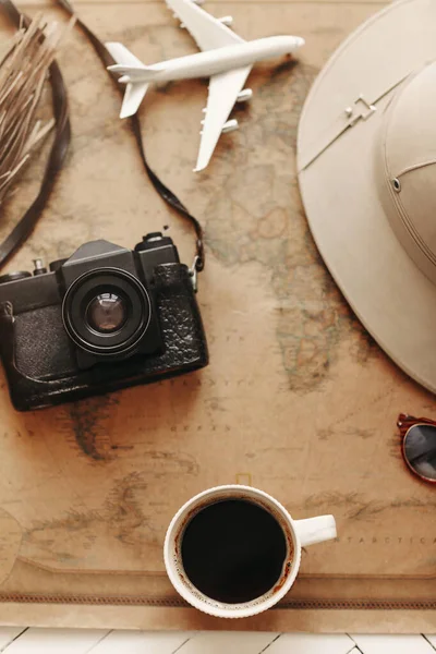 Vista Superior Del Mapa Del Mundo Vintage Con Objetos Relacionados — Foto de Stock