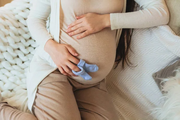 Mutterschafts Und Schwangerschaftskonzept Zugeschnittenes Foto Einer Schwangeren Frau Die Ein — Stockfoto