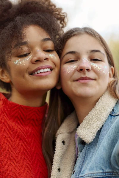 Portrait Two Happy Multiracial Girlfriends Smiling Camera While Spending Time — Stock Photo, Image