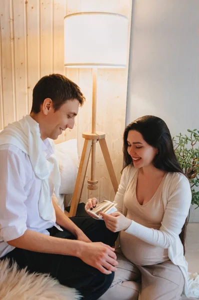 Young Happy Pregnant Woman Holding Pregnancy Ultrasound Showing Sonogram Picture — Stock Photo, Image