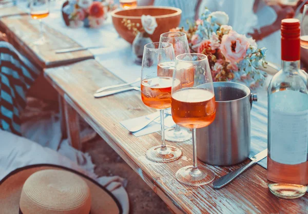 Leckeres Essen Und Blumen Für Sommer Oder Frühling Freien Picknick — Stockfoto