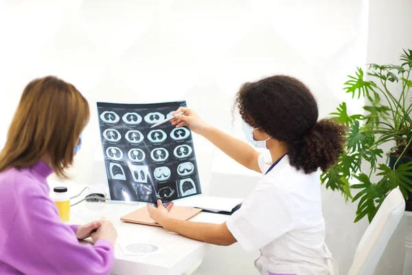 African American Woman Doctor Wearing Face Mask Giving Ray Image — Stock Photo, Image