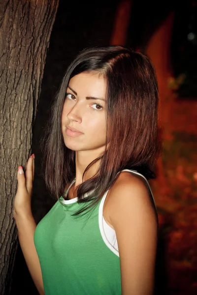 Young woman in the park — Stock Photo, Image