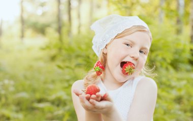 bir gülücük ver çilek ile