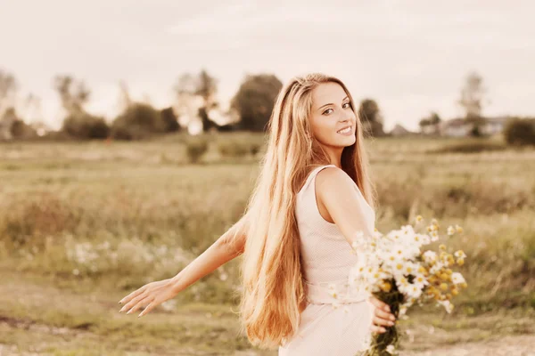 Hermosa chica al aire libre Imagen de stock