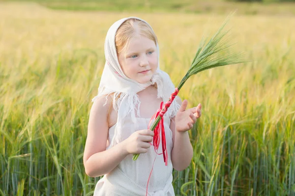 Russisch meisje buiten — Stockfoto