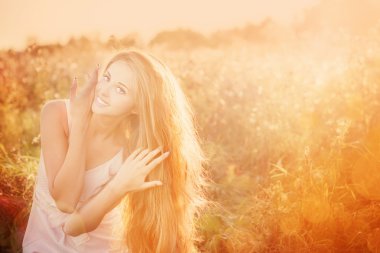 Güzel kız dışarıda