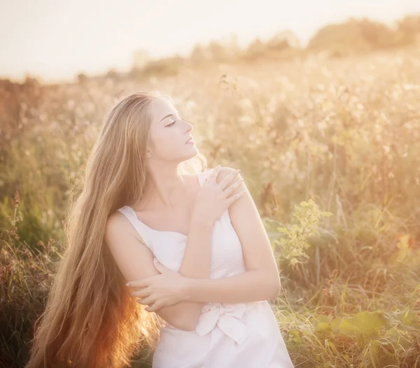 Menina bonita ao ar livre — Fotografia de Stock