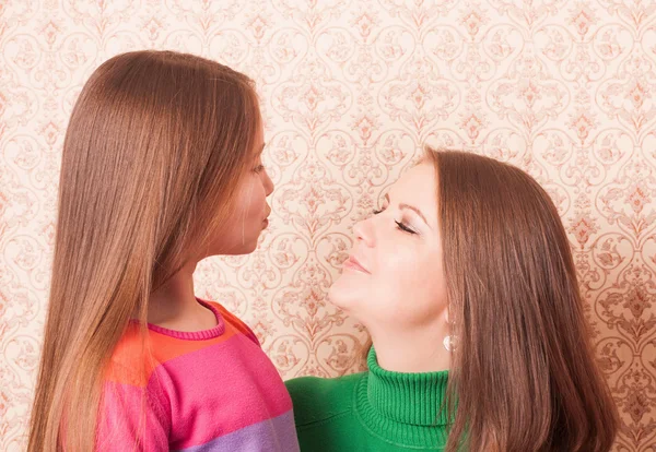 Retrato de la niña y su madre — Foto de Stock