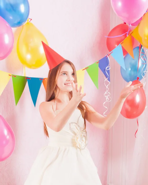 Menina feliz com balões — Fotografia de Stock