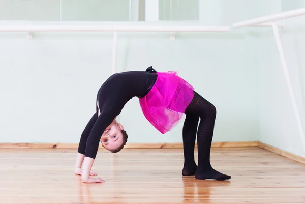 Meisje op het ballet klas — Stockfoto