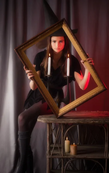 Jovem bruxa bonita — Fotografia de Stock