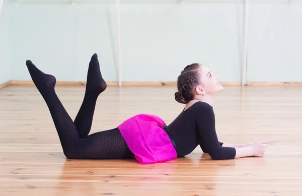 Girl at the ballet class — Stok fotoğraf